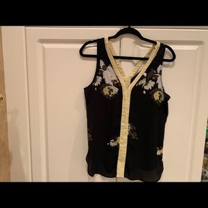 Candie’s sleeveless blouse